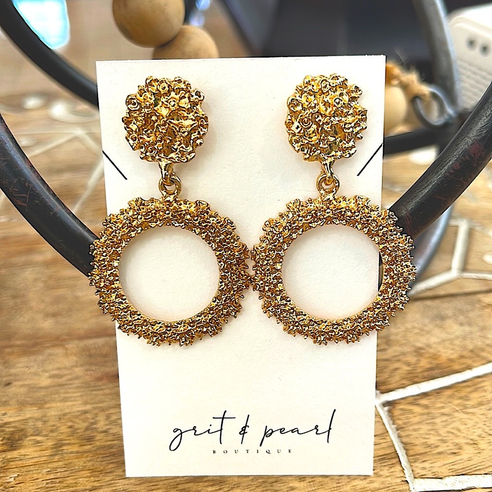 Gold tier earrings - Picture 2 of 2